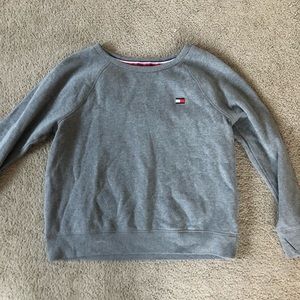 Grey Tommy Hilfiger sweatshirt